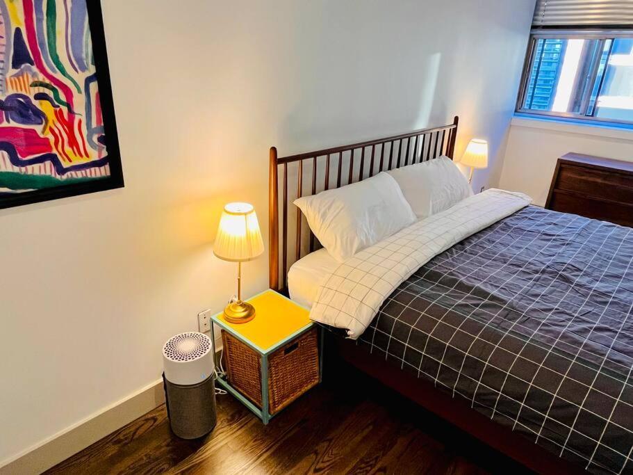 Sunny Penthouse On 17Th Ave, 1 Bedroom, 1 Loft Bed With Ladder, 1 Sofa Bed, Sleeps 6, Downtown YYC Exteriör bild